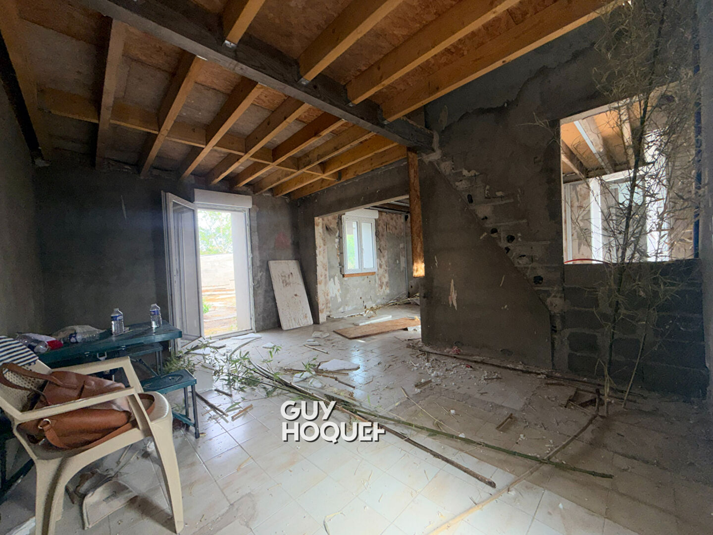 MAISON À FORT POTENTIEL AVEC GRAND TERRAIN À POUILLOUX !!!