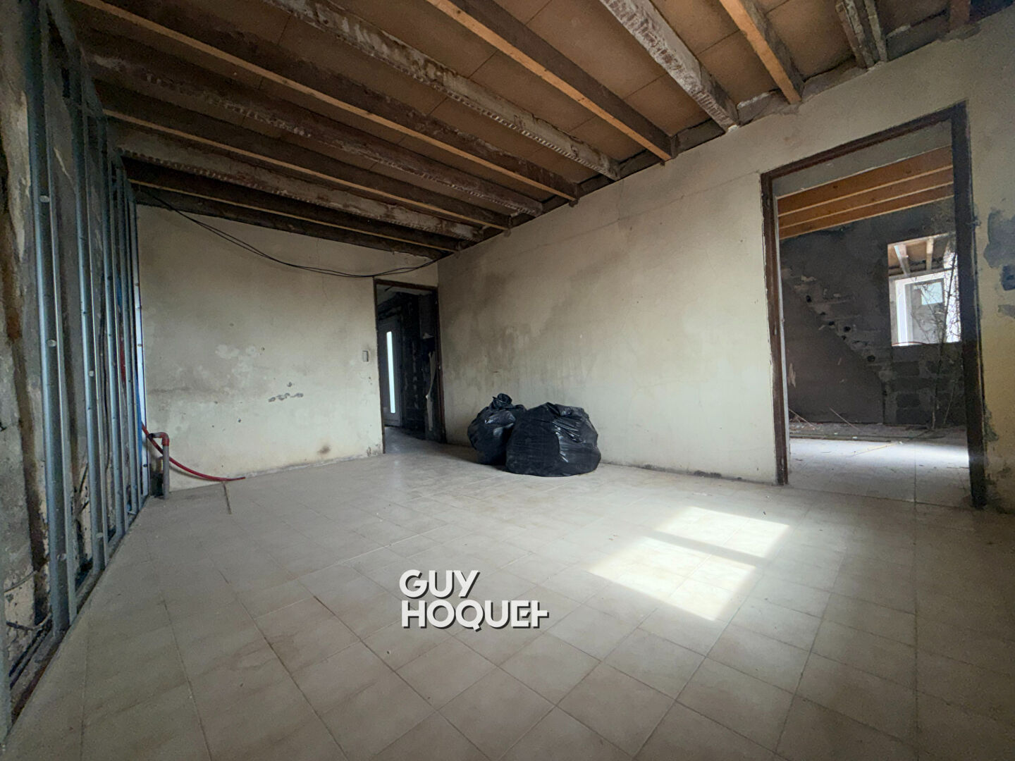 MAISON À FORT POTENTIEL AVEC GRAND TERRAIN À POUILLOUX !!!