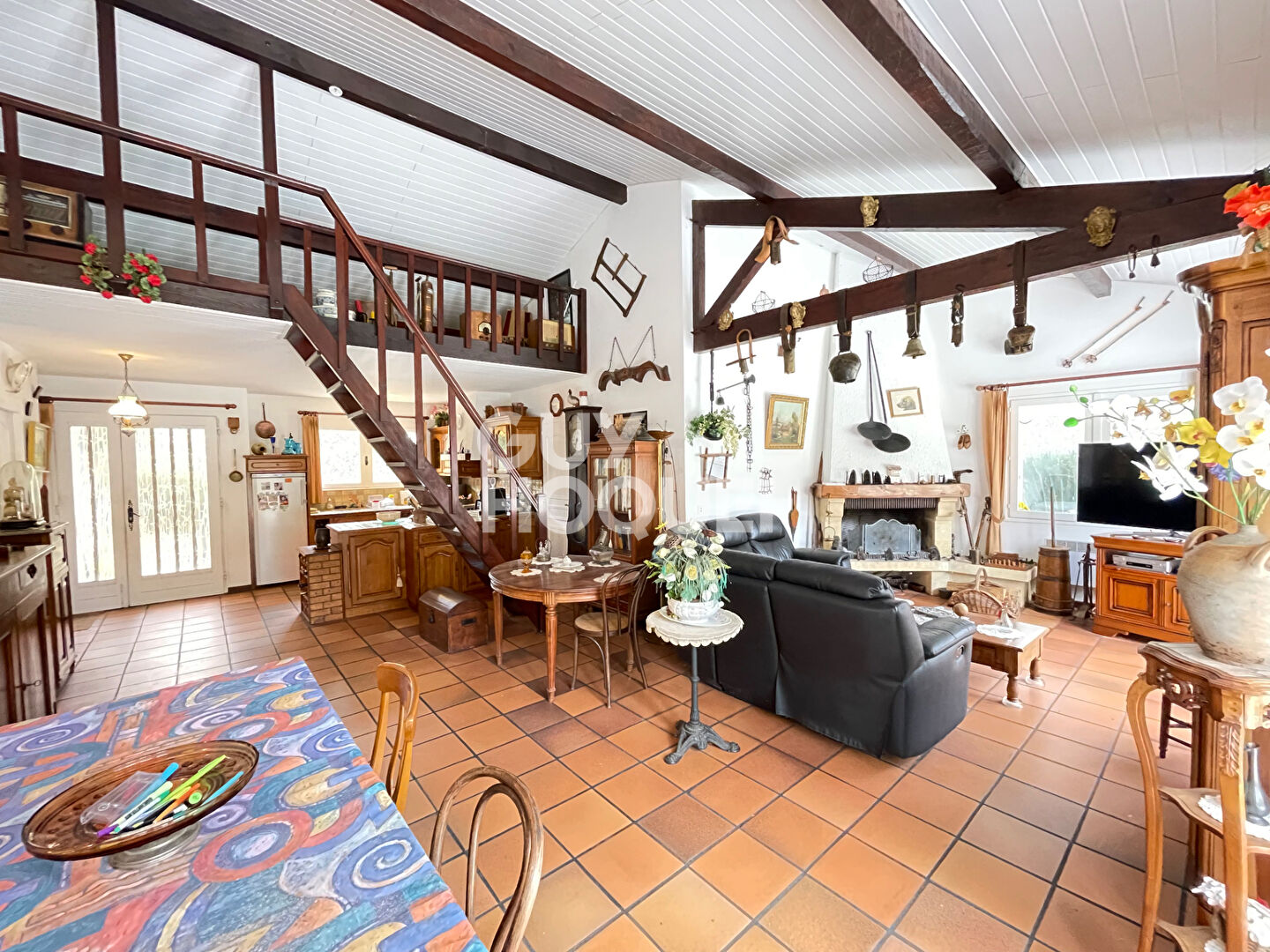 GASTES : maison 3 chambres avec jardin arboré, terrasse et piscine à 100 m du lac