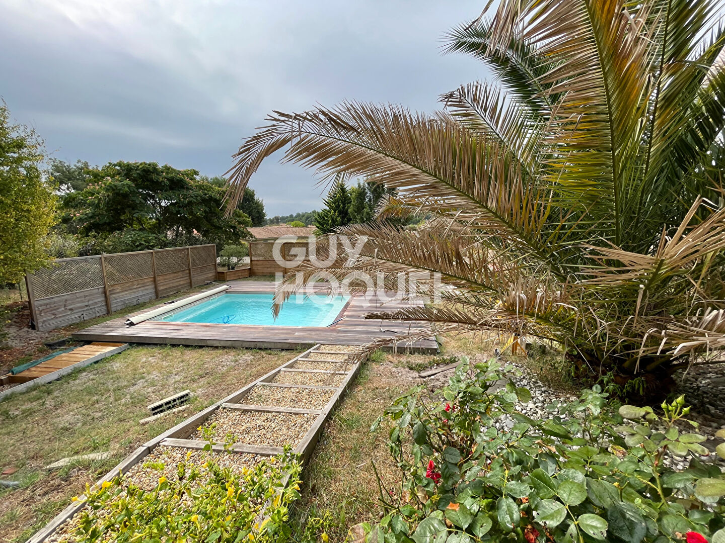 Maison familiale avec piscine sur terrain de 1165 m² à Ychoux