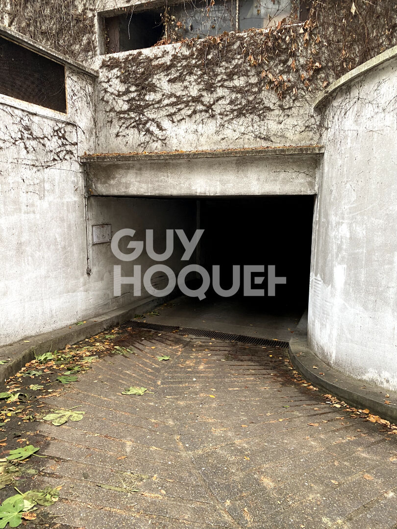 Parking - Rue du Faubourg Saint-Martin