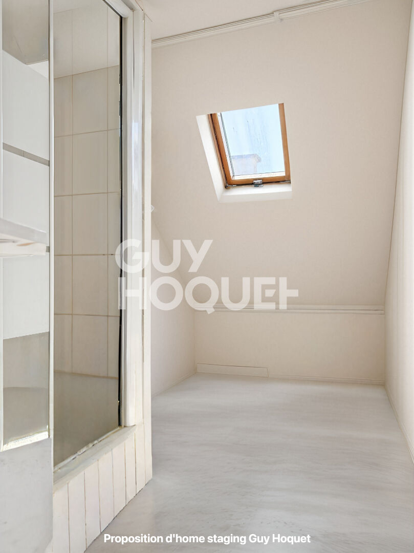 2 Chambres de service à réunir - M° Bonne Nouvelle