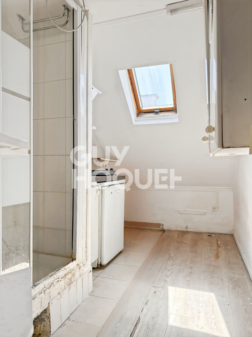 2 Chambres de service à réunir - M° Bonne Nouvelle