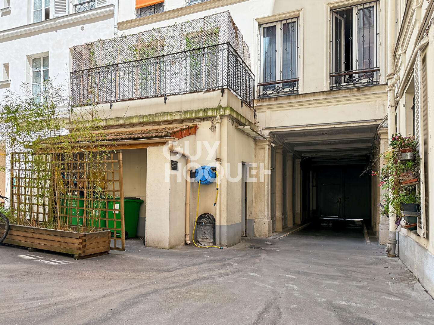 2 Chambres de service à réunir - M° Bonne Nouvelle