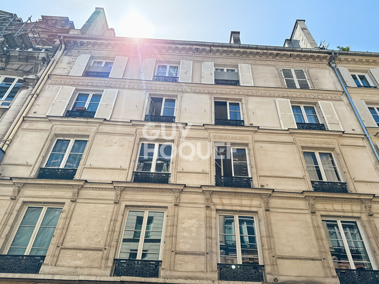 2 Chambres de service à réunir - M° Bonne Nouvelle