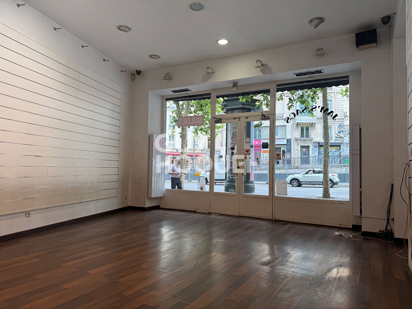 Emplacement n°1 - Sortie de métro