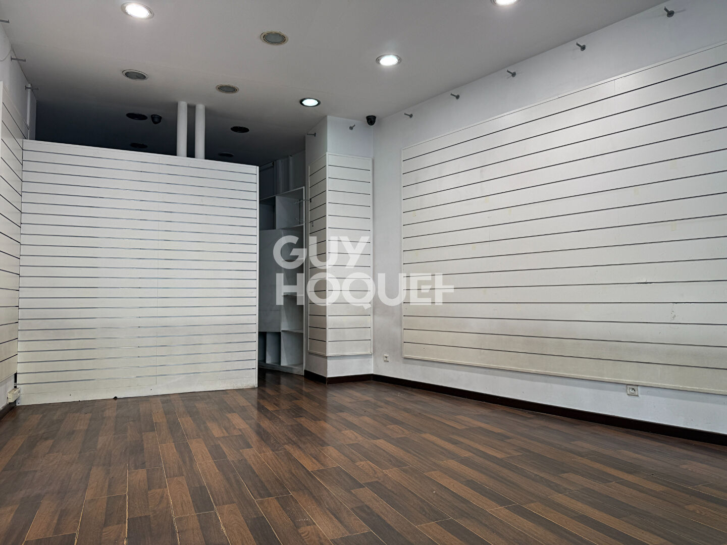 Emplacement n°1 - Sortie de métro