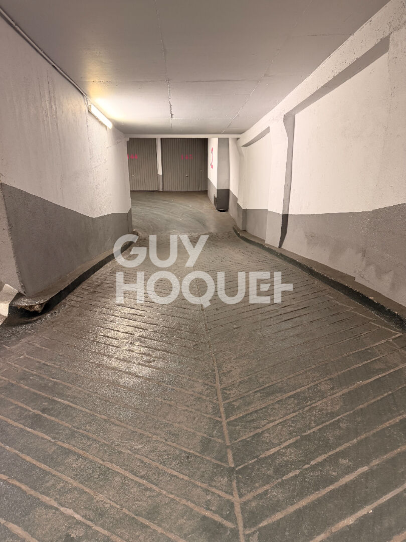 Parking / box - À vendre