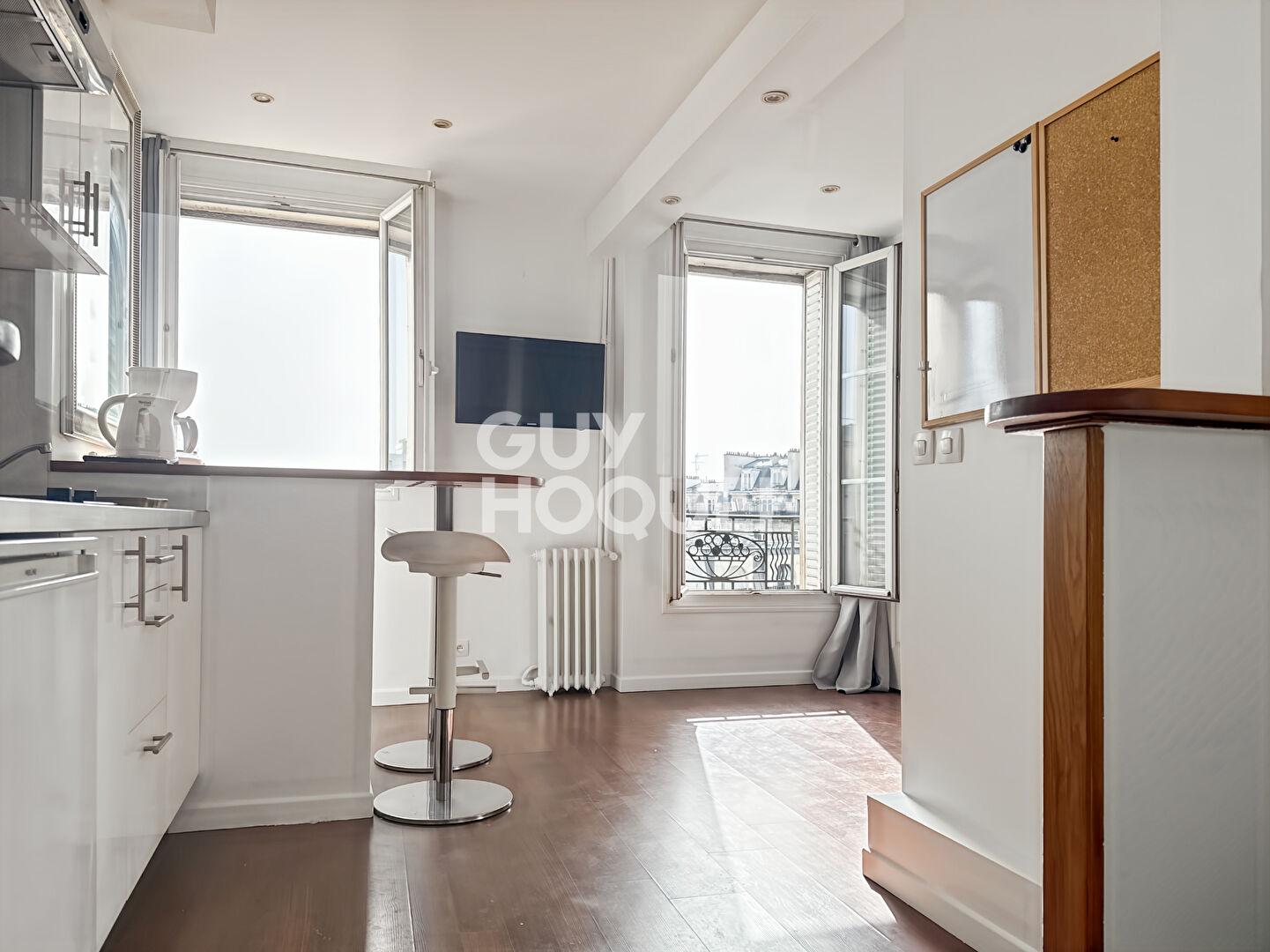 Studio équipé - Étage élevé avec ascenseur - Métro Louis Blanc