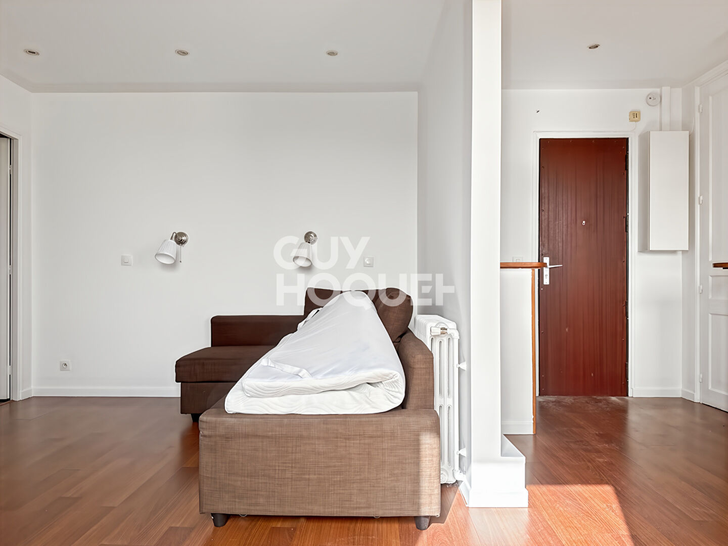 Studio équipé - Étage élevé avec ascenseur - Métro Louis Blanc