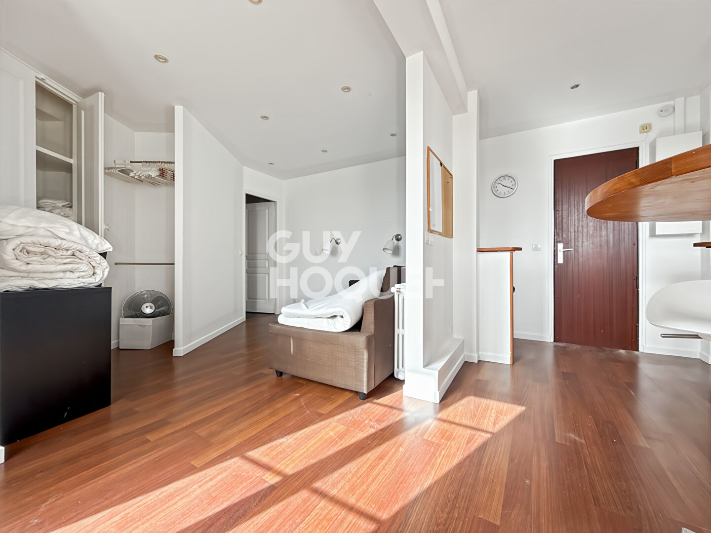 Studio équipé - Étage élevé avec ascenseur - Métro Louis Blanc