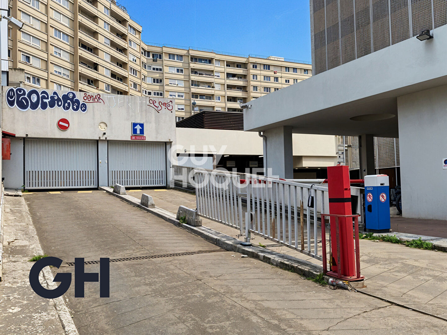 5 PLACES DE PARKING