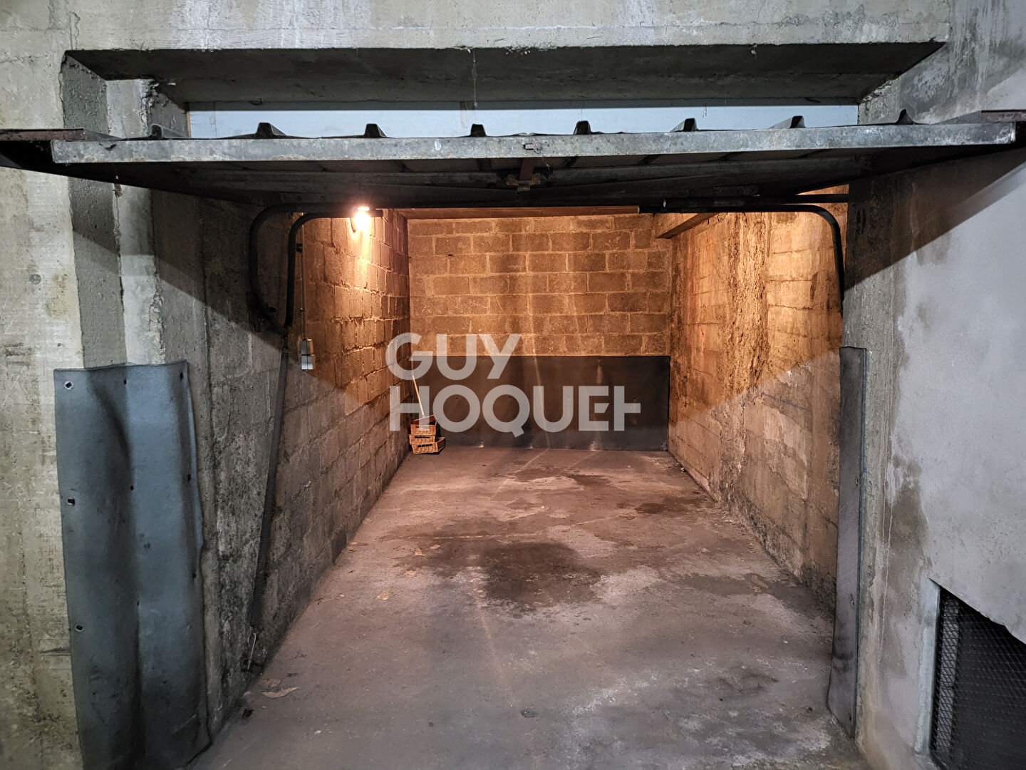 Box / Parking avec ascenseur Rue de Lancry