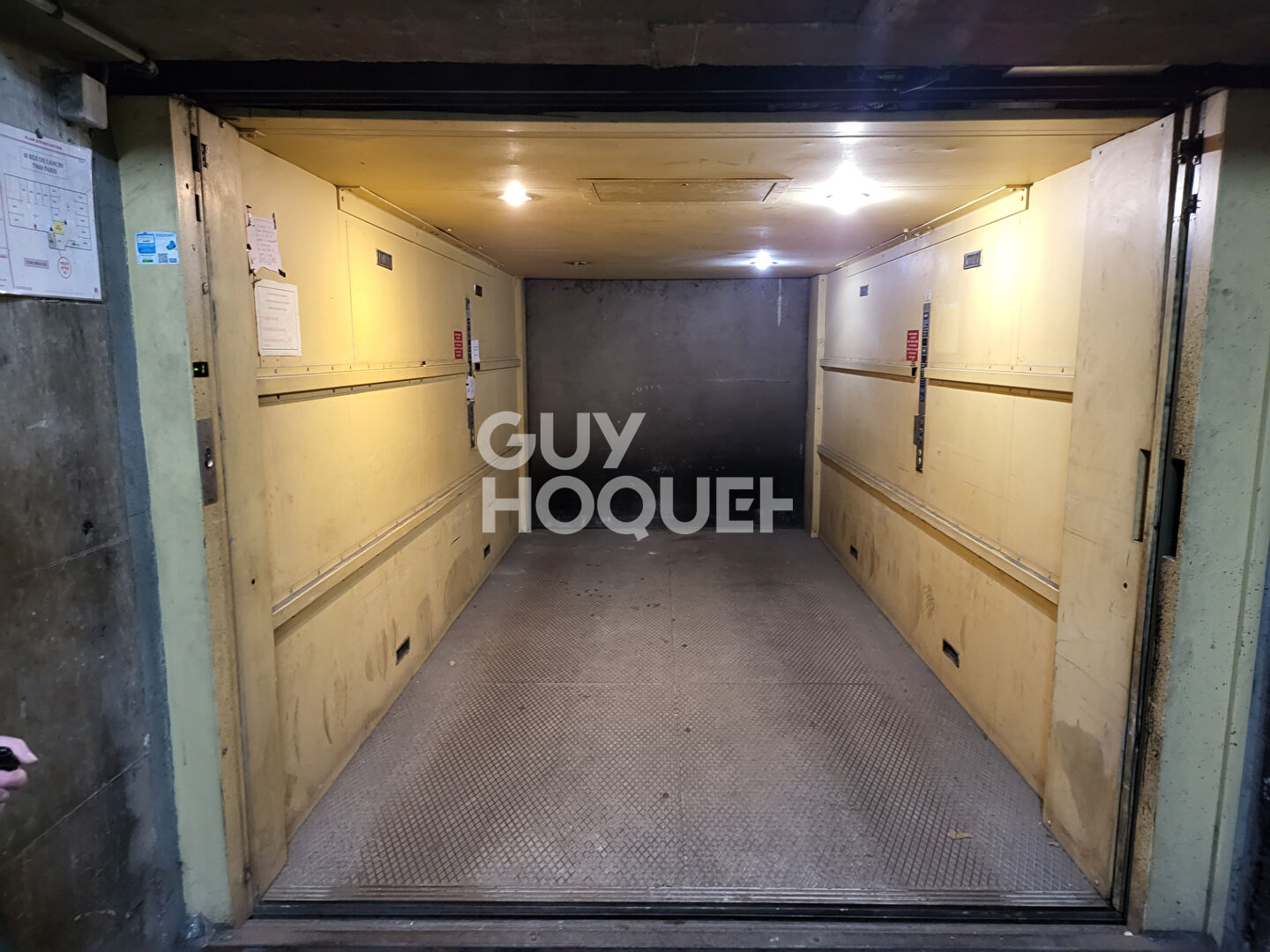 Box / Parking avec ascenseur Rue de Lancry