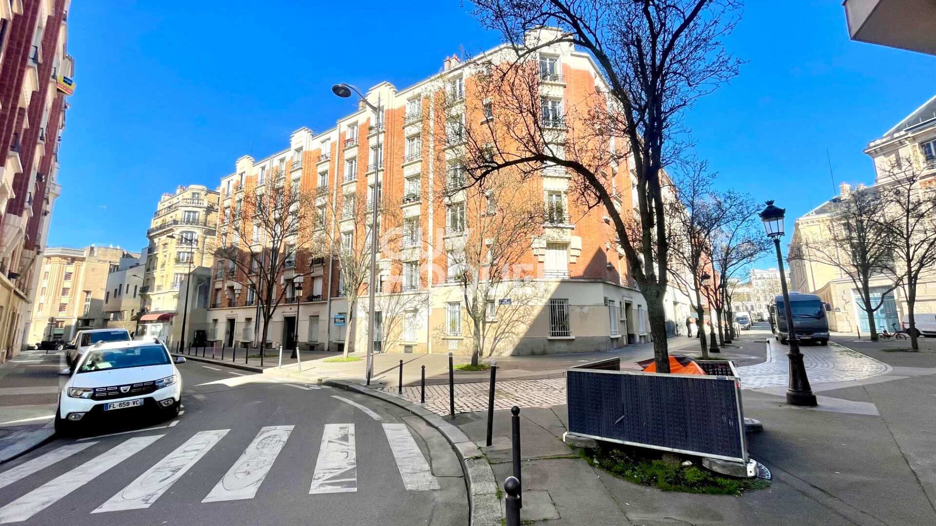 Studio traversant en rez-de-chaussée - Charme de l'ancien - Rentabilité +5%