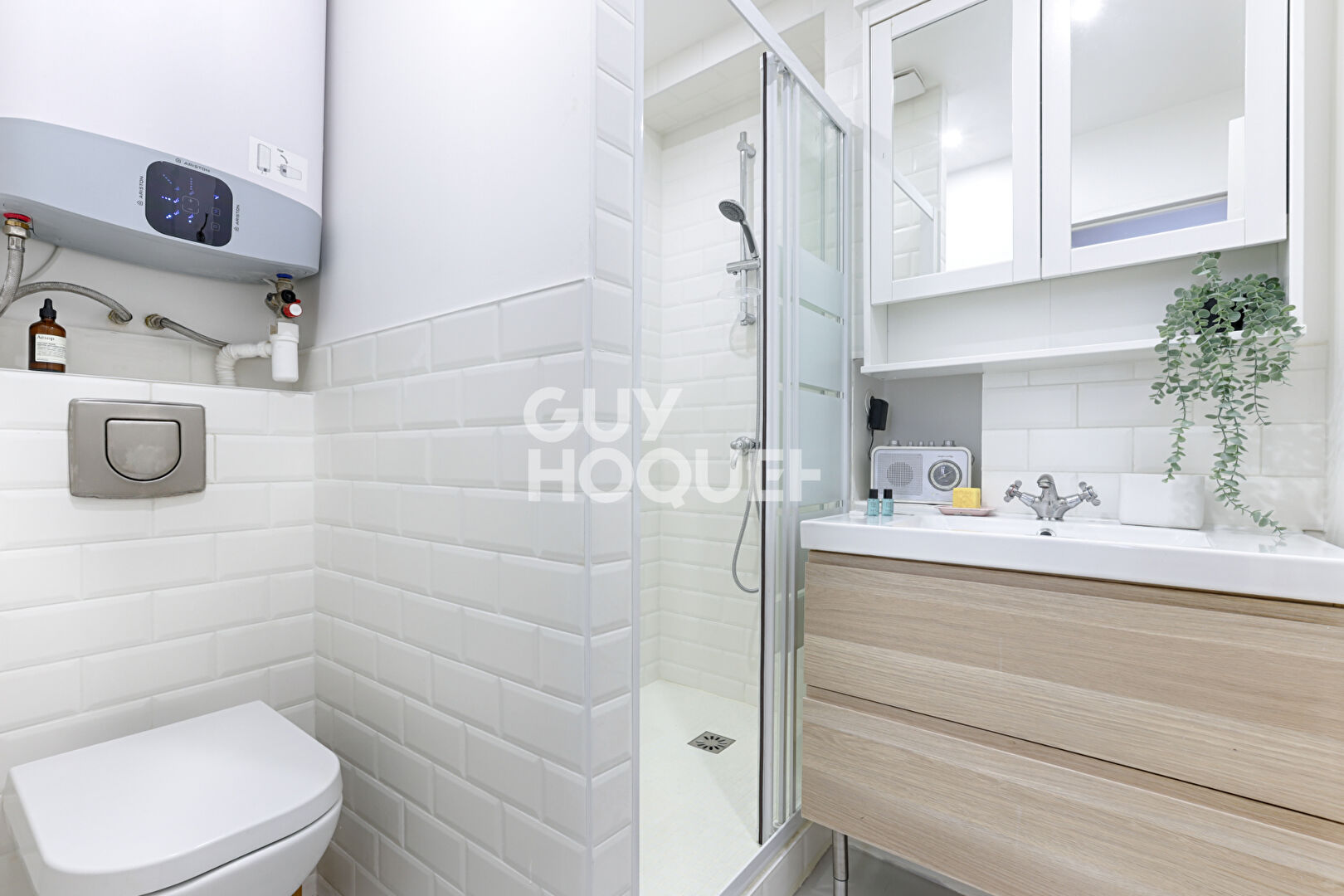 EXCLUSIVITE GUY HOQUET ! COUR DE BRETAGNE