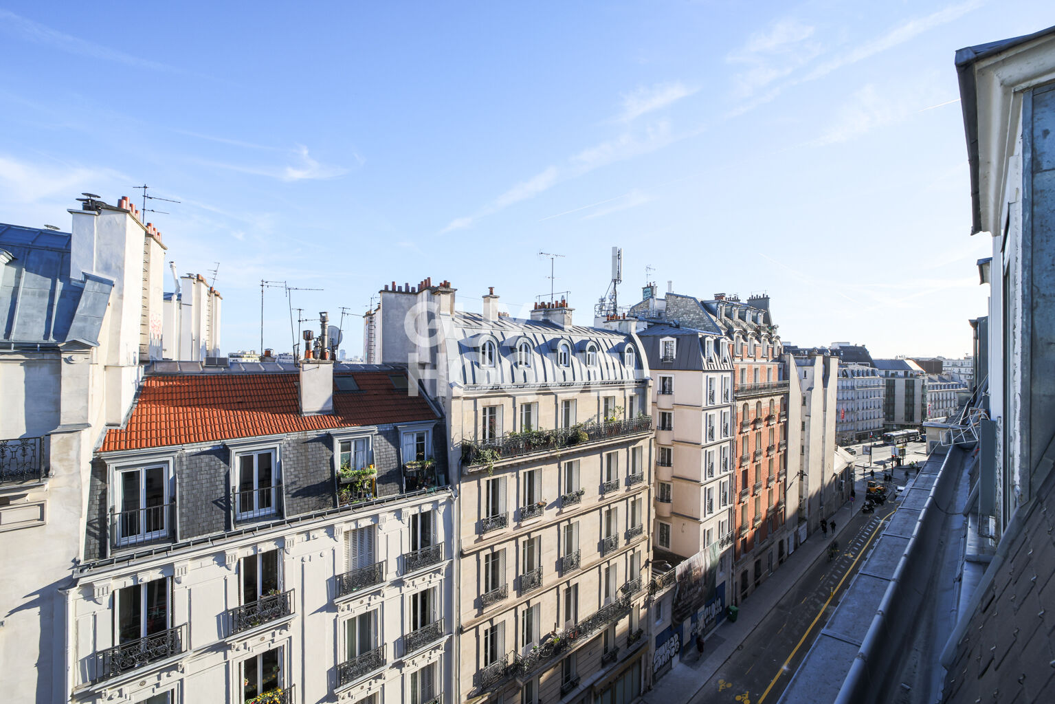 2 pièces très bon état général en dernier étage