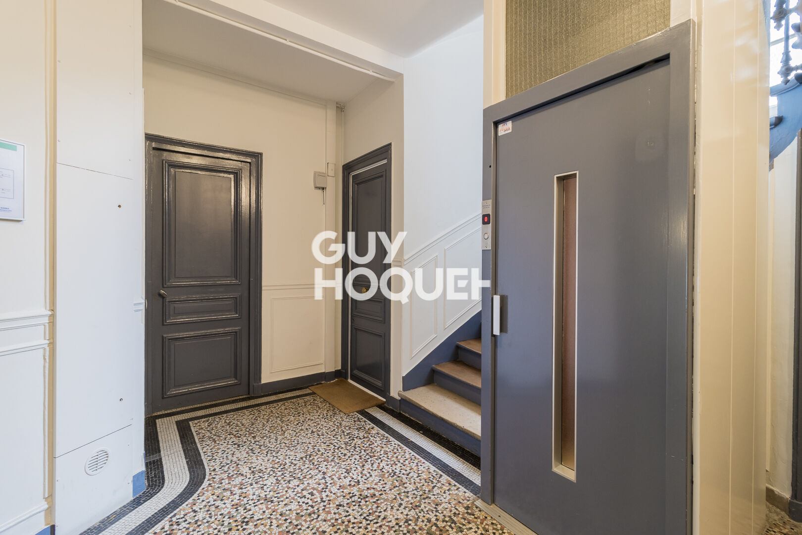 Vendu Loué - Magnifque appartement ancien - Dernier étage