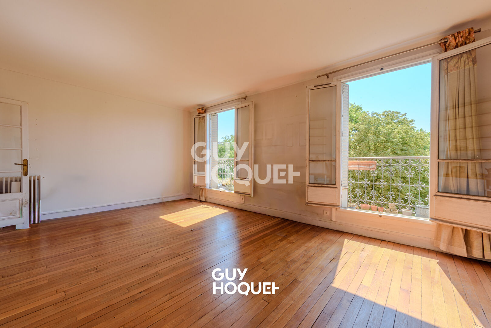 Balcon avec vue sur les Buttes Chaumont