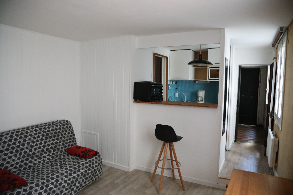 PARIS 75006 Appartement CALME proche BON MARCHÉ (RUE SAINT PLACIDE)