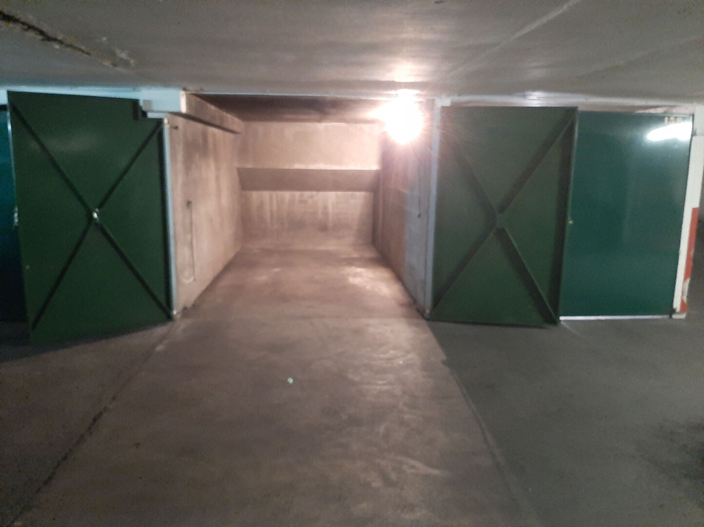 Box 15m2 - Paris 17  - 155 euros CC
