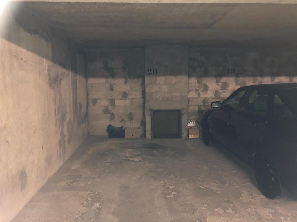 PARIS 17 - EMPLACEMENT DE PARKING - 130/mois