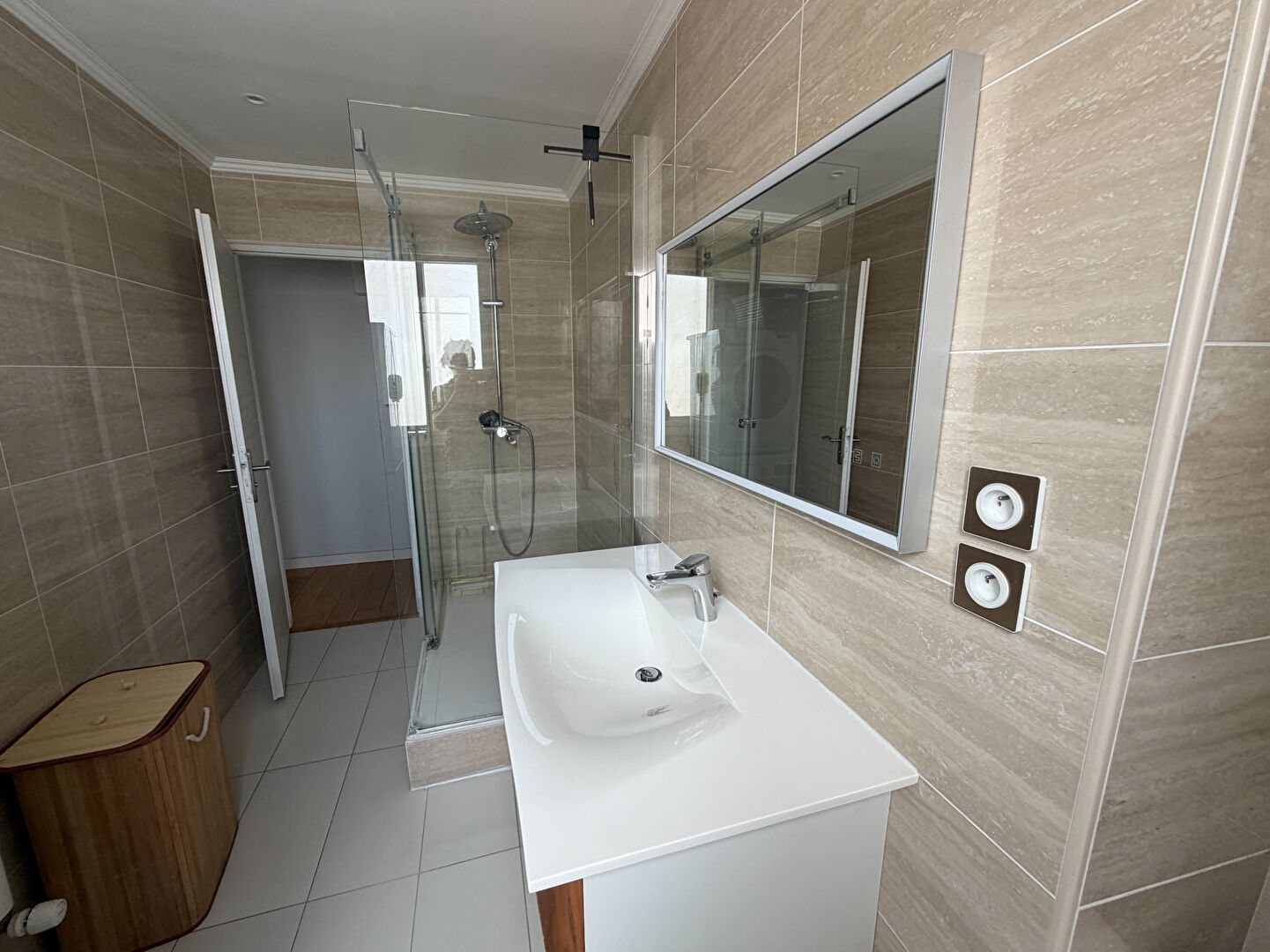 Appartement  3 pièce(s) 71 m2 - 75011 PARIS