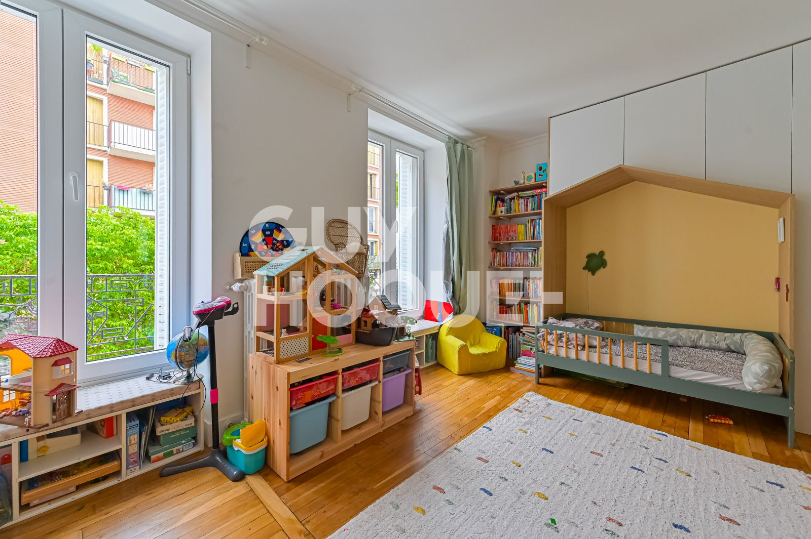 Issy-les-Moulineaux ? Bel appartement familial avec jardin privatif de 45m2.