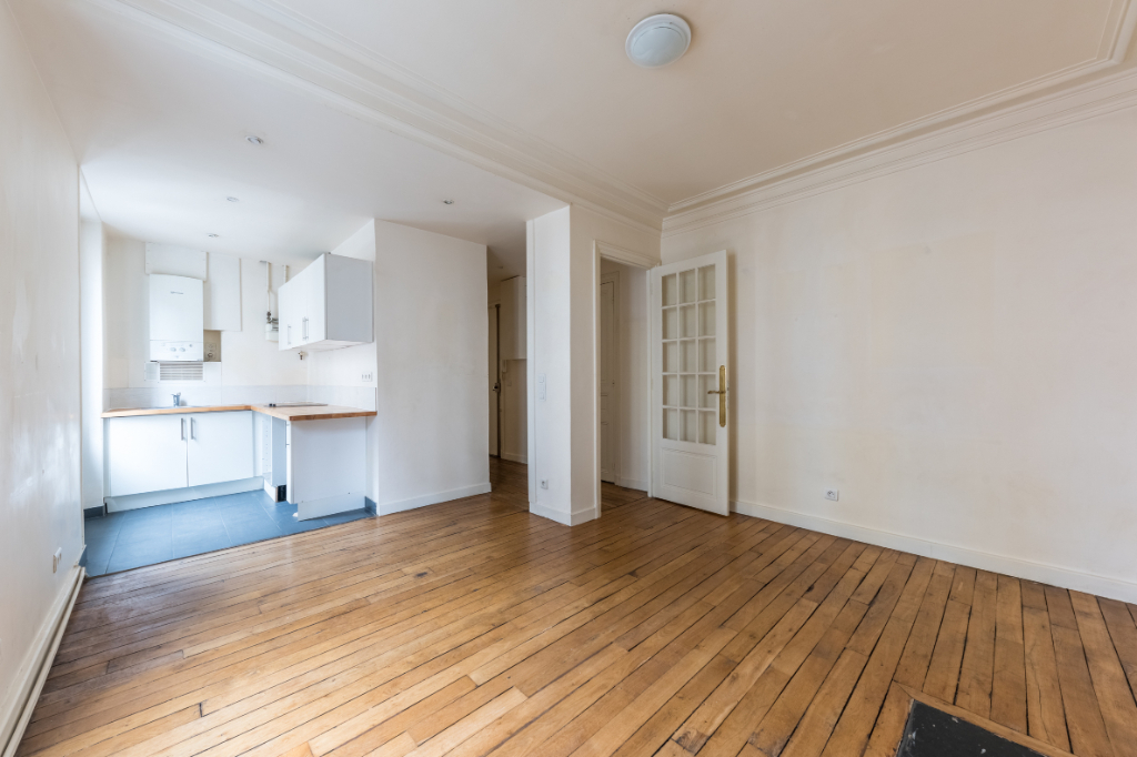 Appartement Paris 2 pièces avec balcon