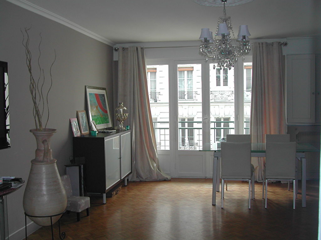 GRAND 4 PIECES AVEC BALCON ET PARKING
