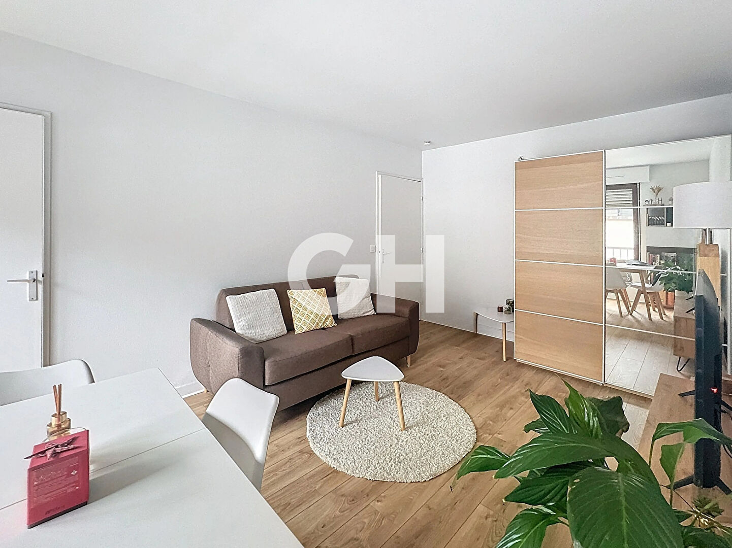 Reuilly-Diderot Grand studio + parking