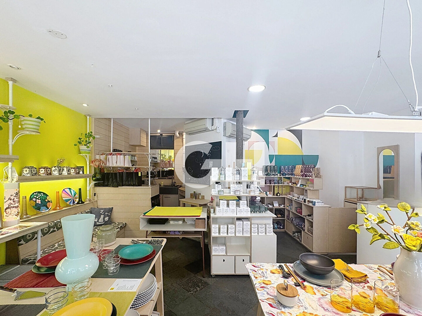 Charmante boutique d'angle à reprendre, proche Square Gardette