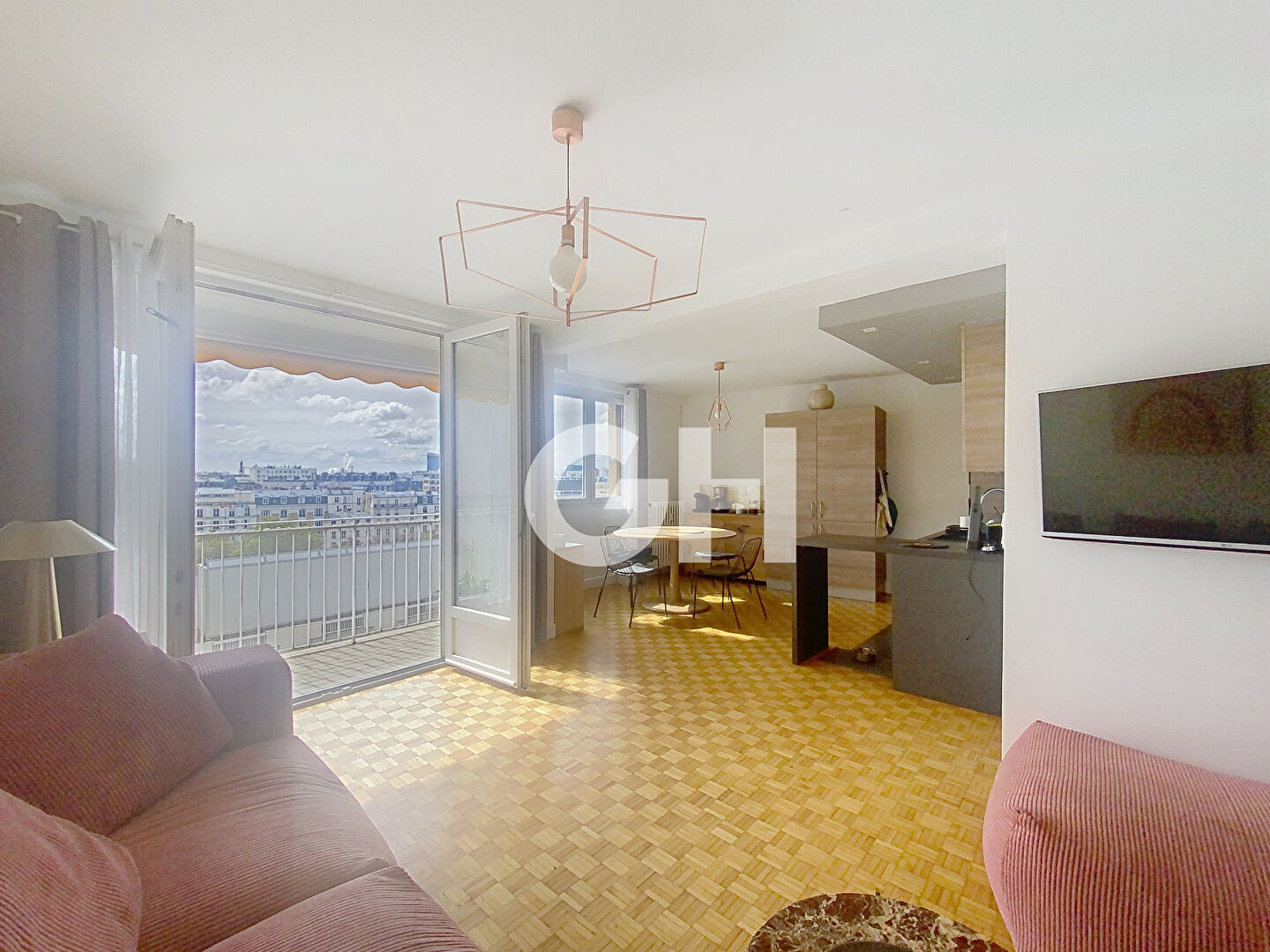 3 pièces avec balcon en étage élevé