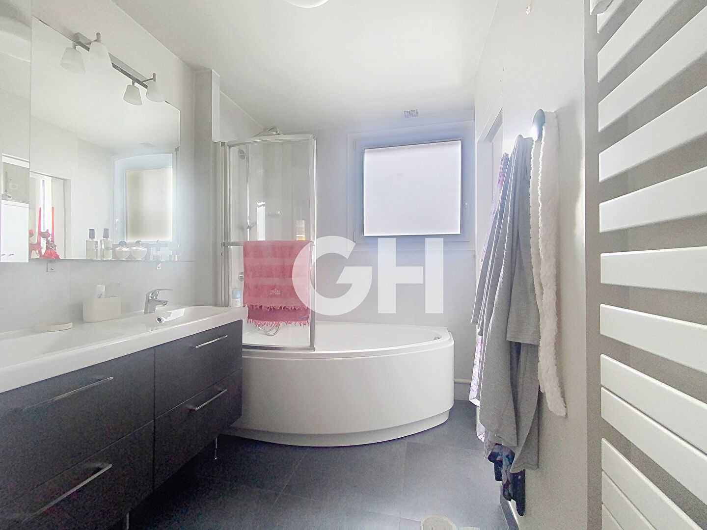 3 pièces avec balcon en étage élevé