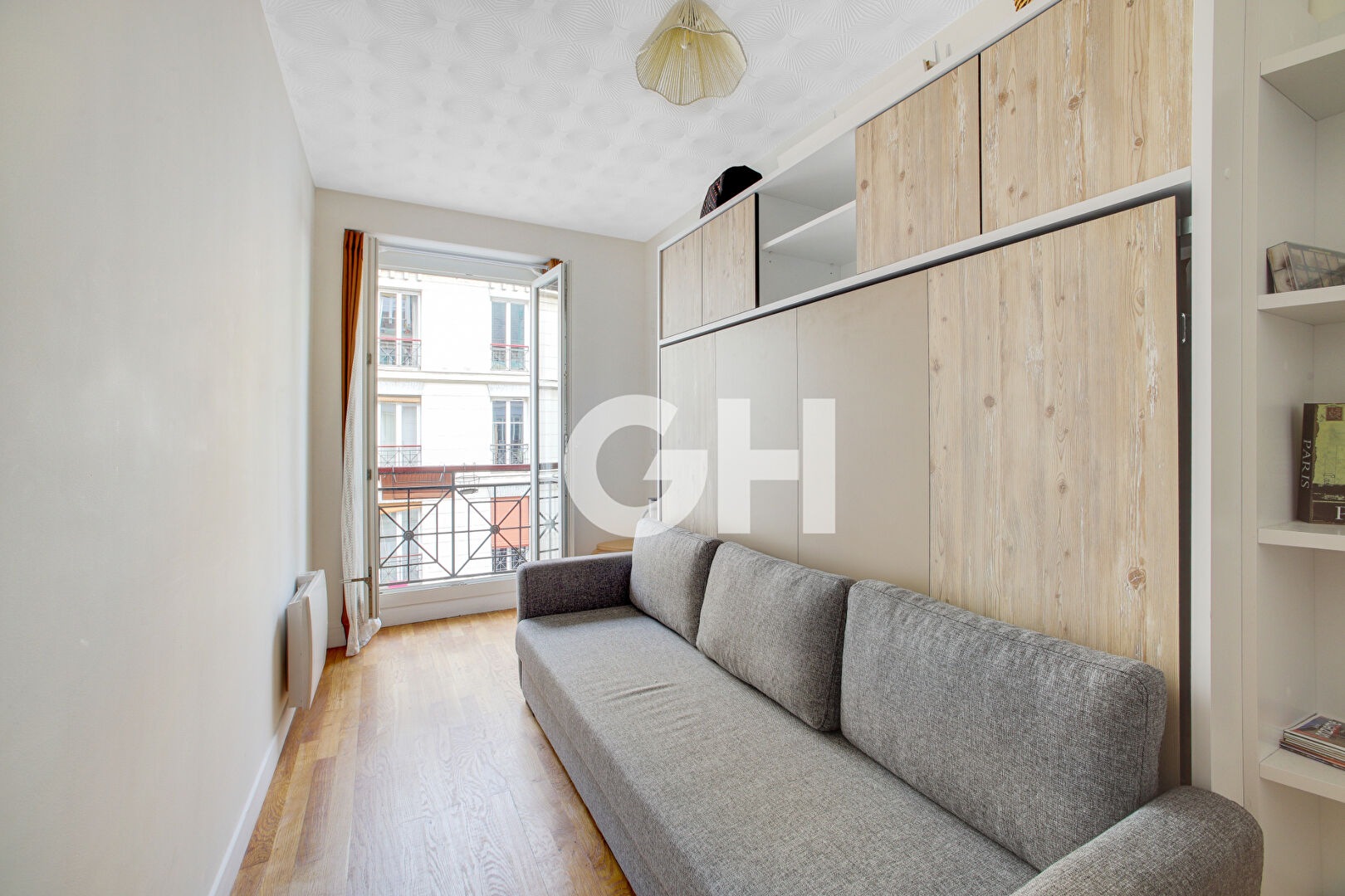 3 pièces de 48 m² alliant cachet et confort dans une rue emblématique du 11ème arrondissement.