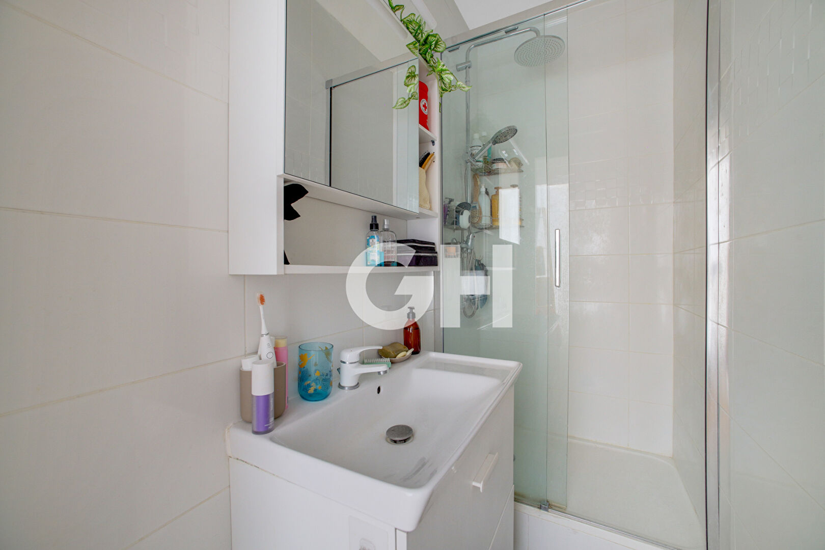 3 pièces de 48 m² alliant cachet et confort dans une rue emblématique du 11ème arrondissement.