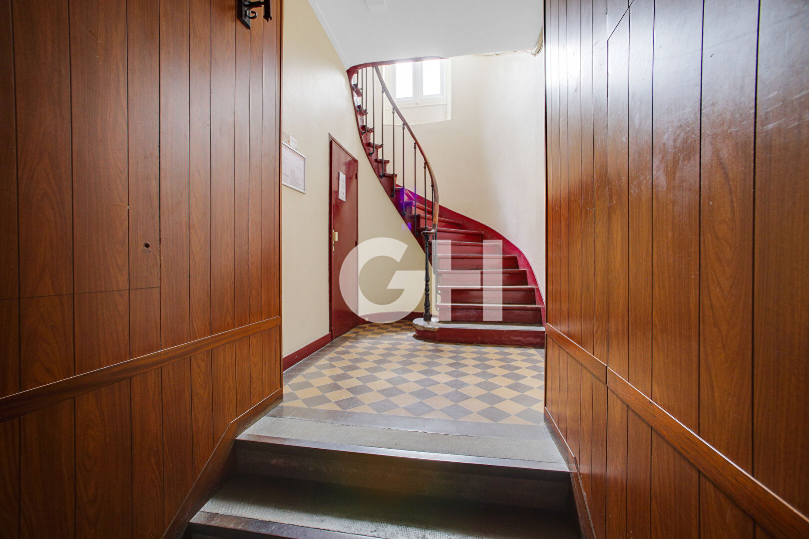 3 pièces de 48 m² alliant cachet et confort dans une rue emblématique du 11ème arrondissement.