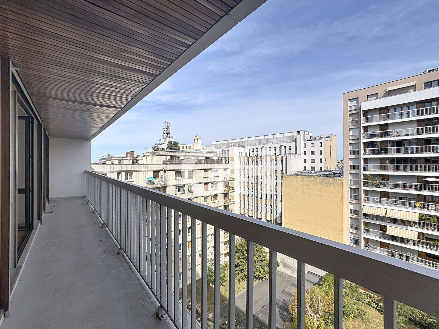Paris 11ème Bel appartement 3 pièces avec balcon et vue dégagée