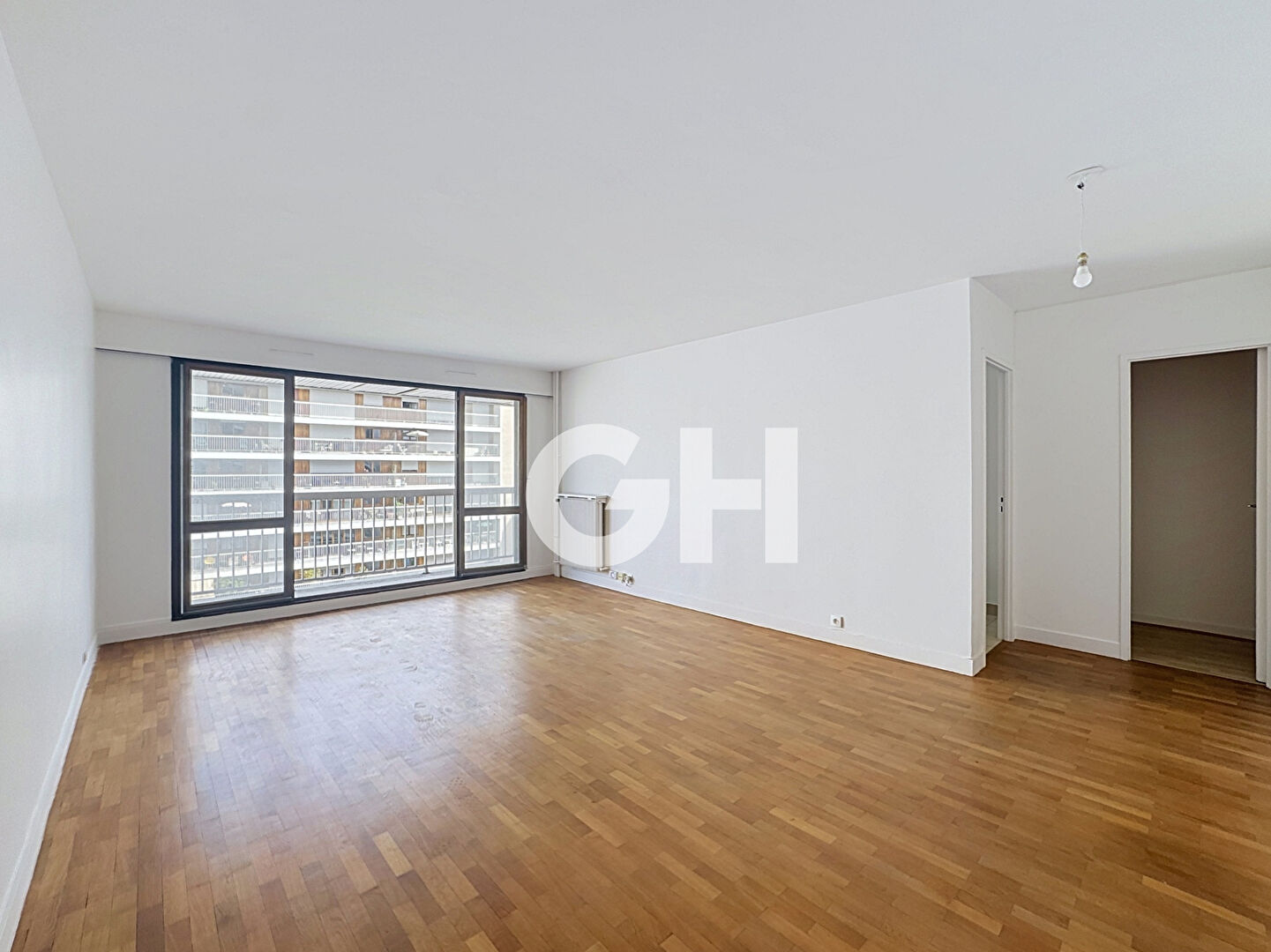 Paris 11ème Bel appartement 3 pièces avec balcon et vue dégagée