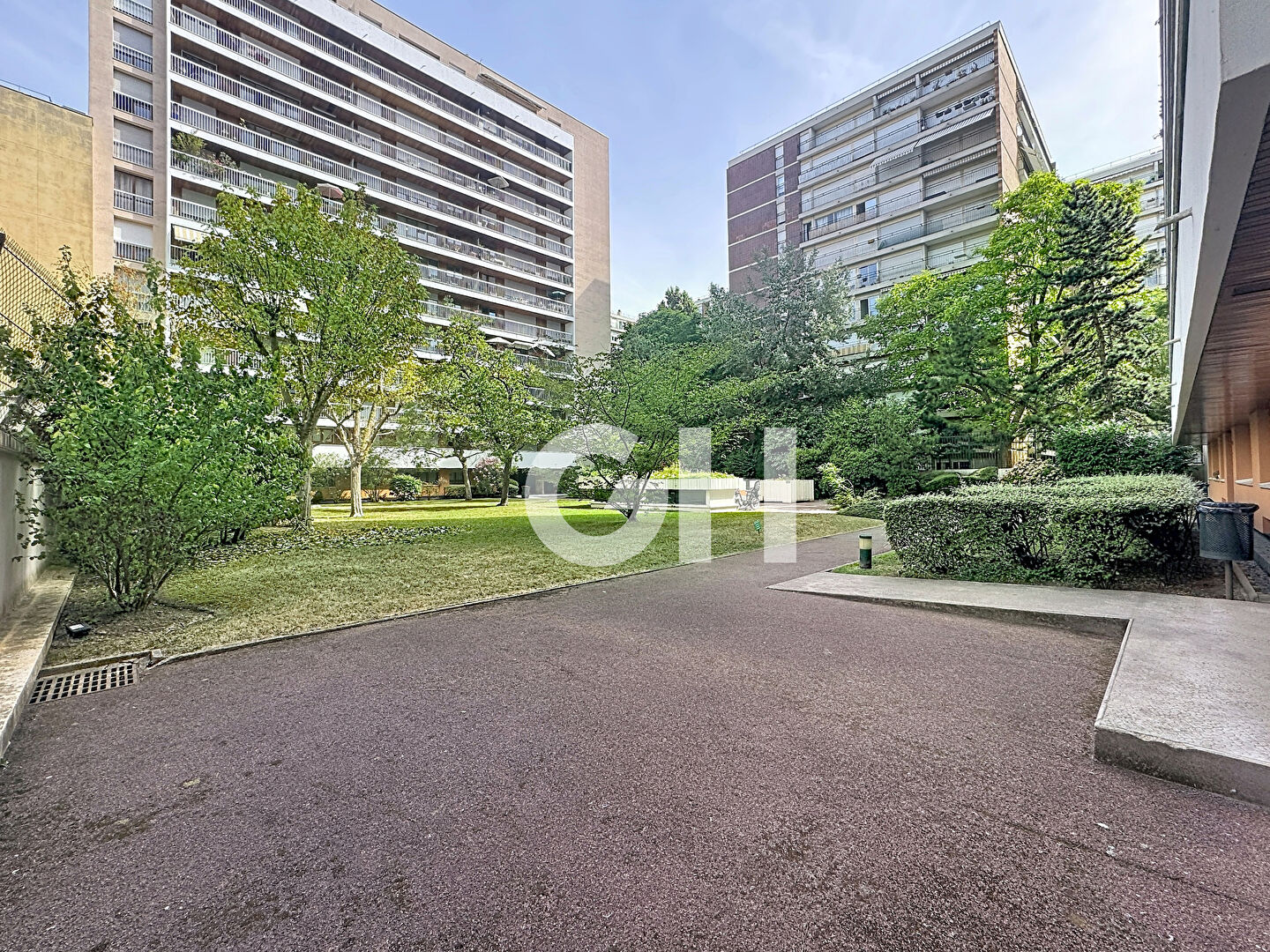 Paris 11ème Bel appartement 3 pièces avec balcon et vue dégagée