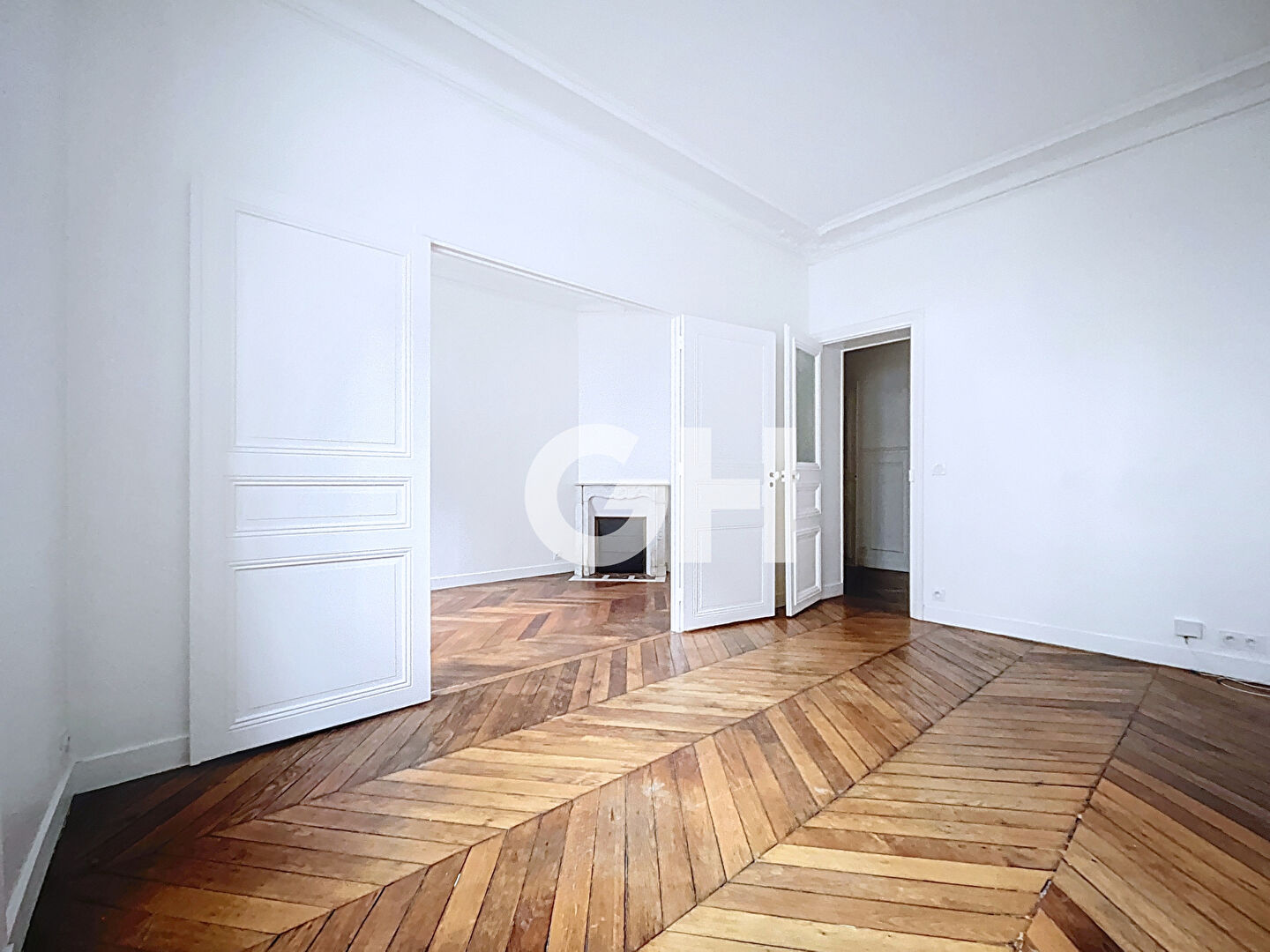 Opportunité investisseurs 3 pièces Haussmannien rénové Bd Voltaire/Nation