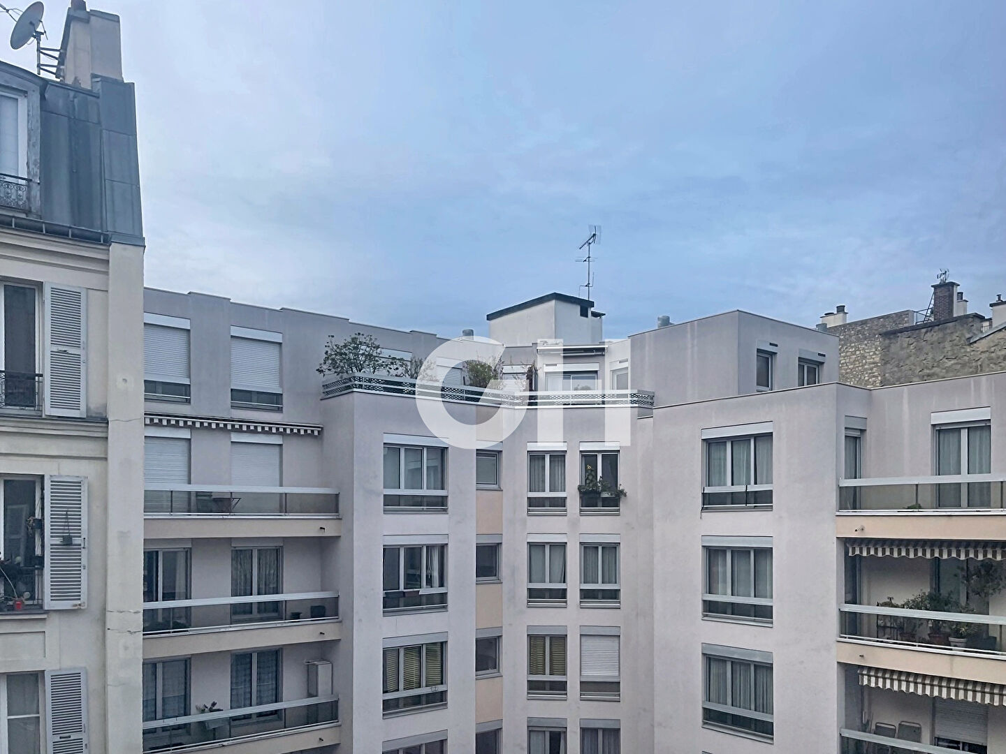 Location 2 pièces métro Voltaire