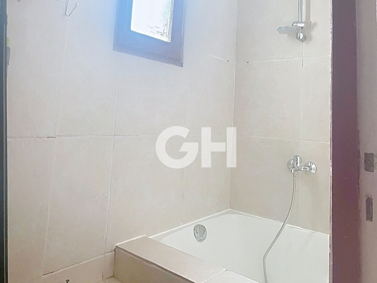 Location 2 pièces métro Voltaire