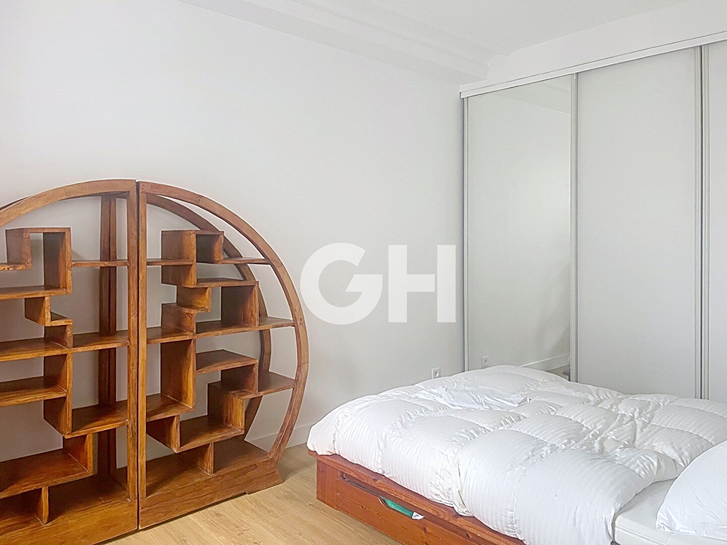 Location 2 pièces métro Voltaire