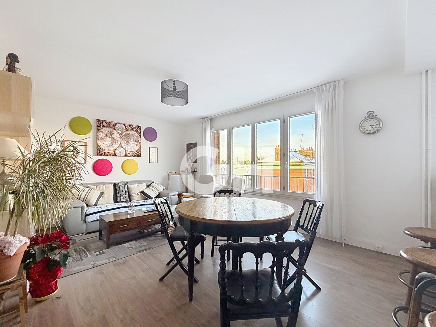 3 pièces avec balcon en étage élevé