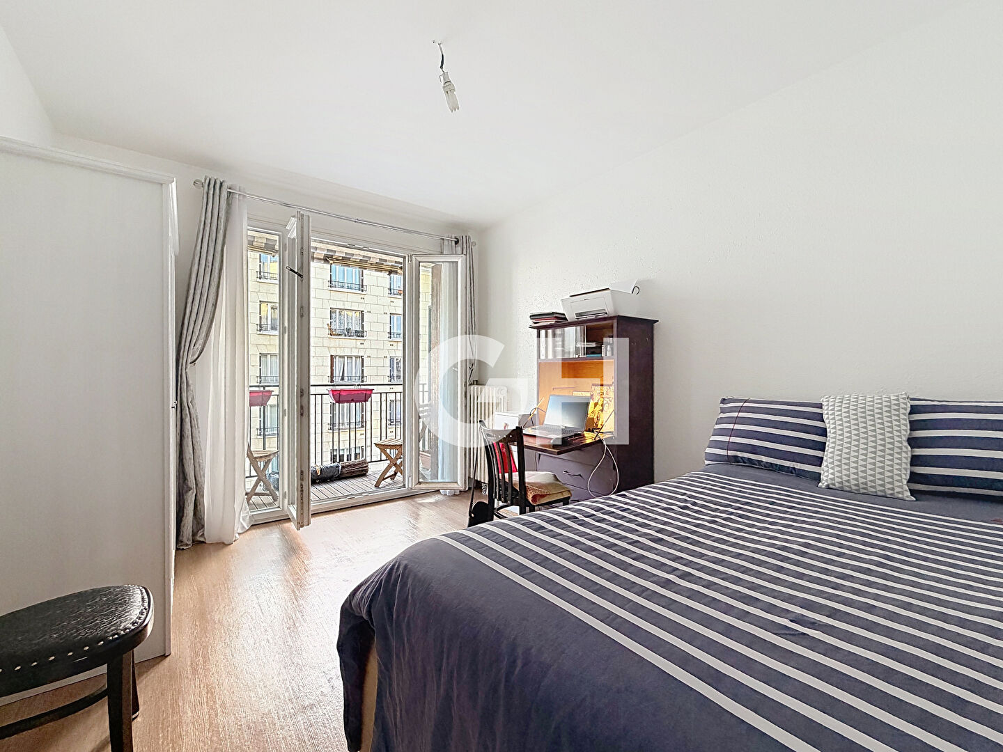 3 pièces avec balcon en étage élevé