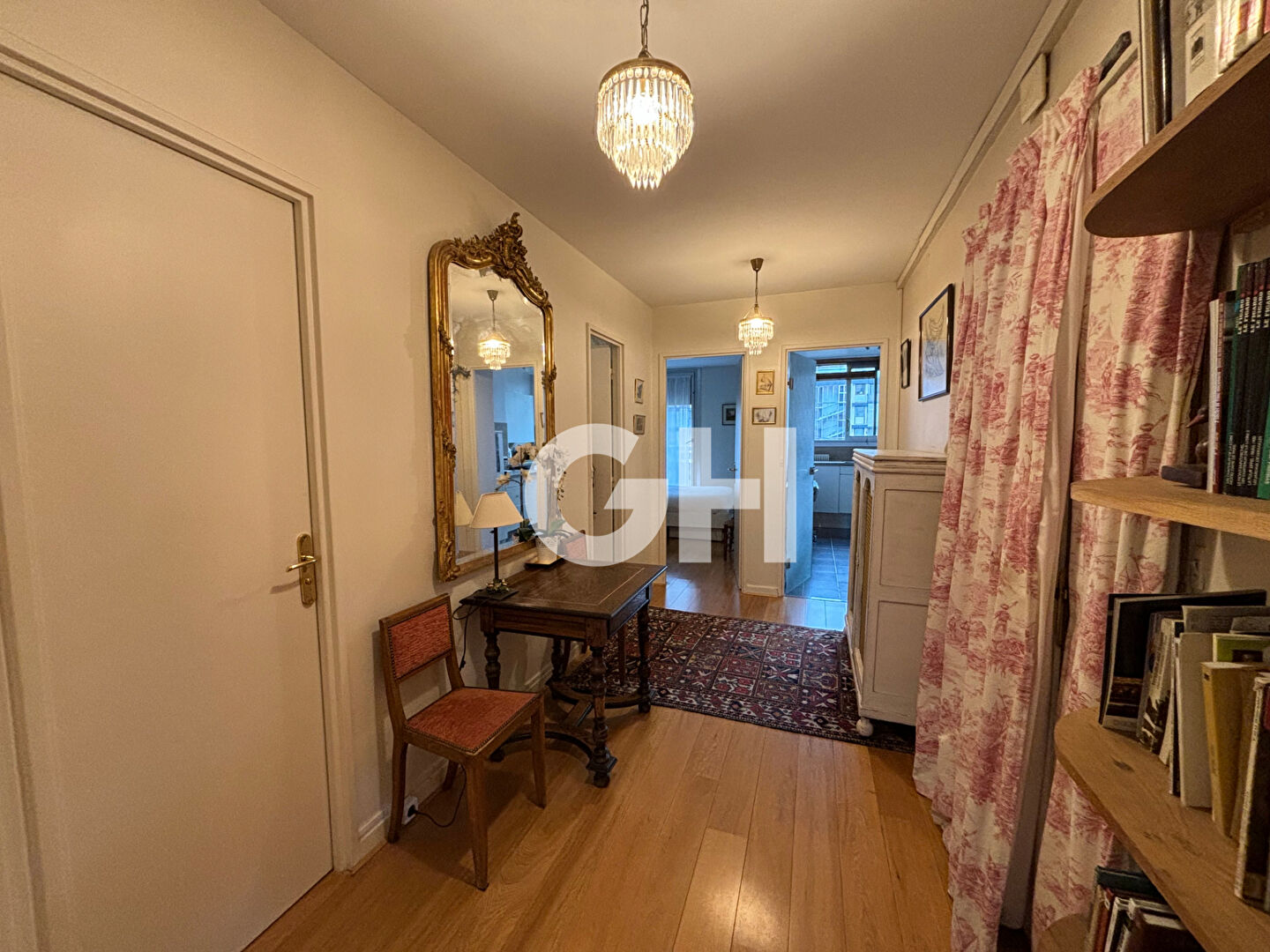 Appartement 2 pièces -  4ème étage avec ascenseur - Philippe Auguste