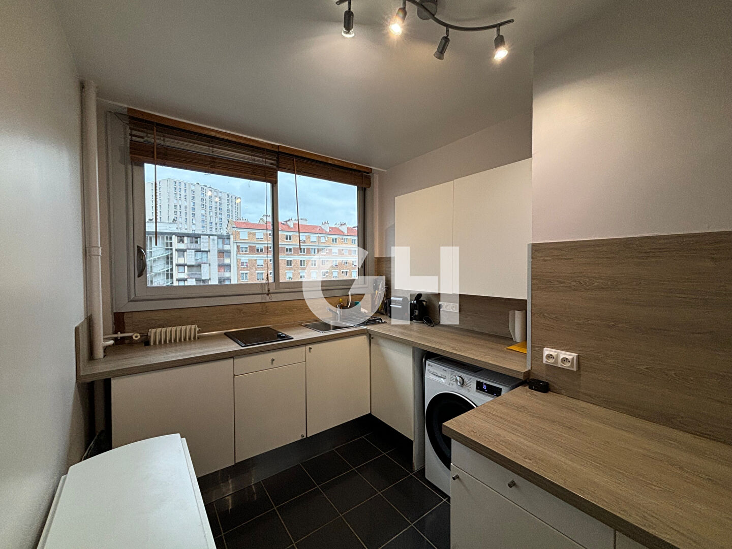 Appartement 2 pièces -  4ème étage avec ascenseur - Philippe Auguste