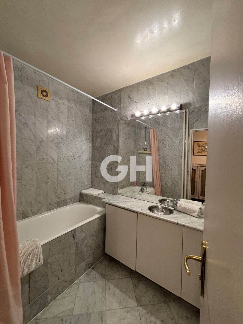 Appartement 2 pièces -  4ème étage avec ascenseur - Philippe Auguste