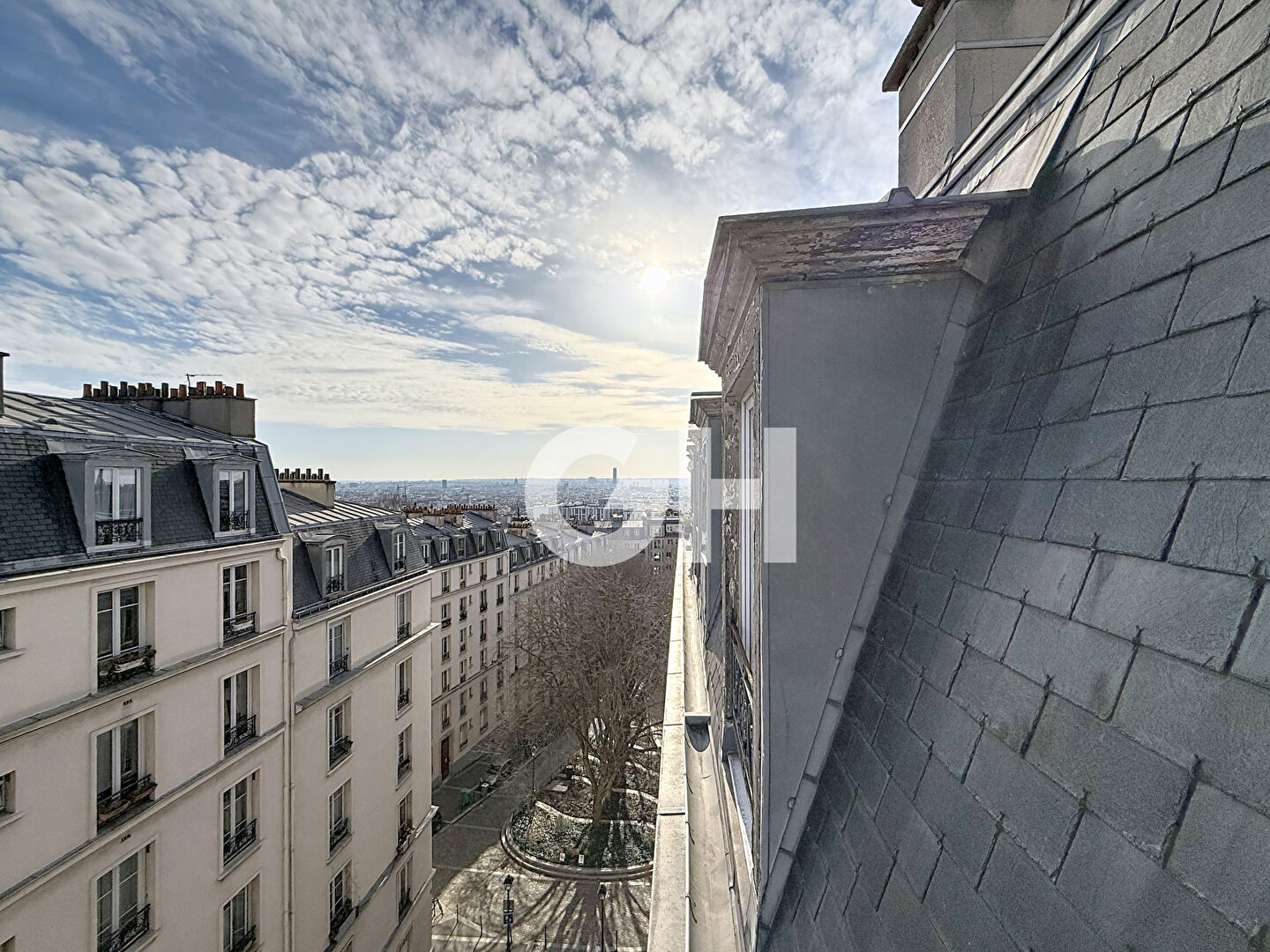 Rare à la vente Square Simon Bolivar !